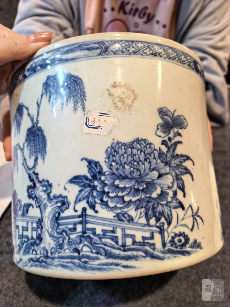 清中期 青花洞石花卉笔海 - 图6